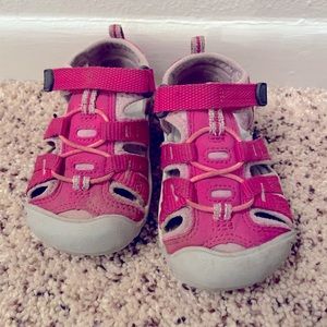 Keen water shoes toddler size 6